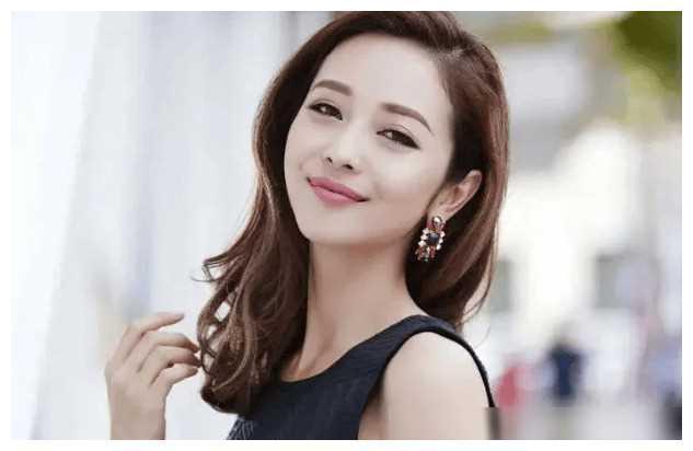 帅气的女明星国外,揭秘国外帅气女明星的时尚魅力