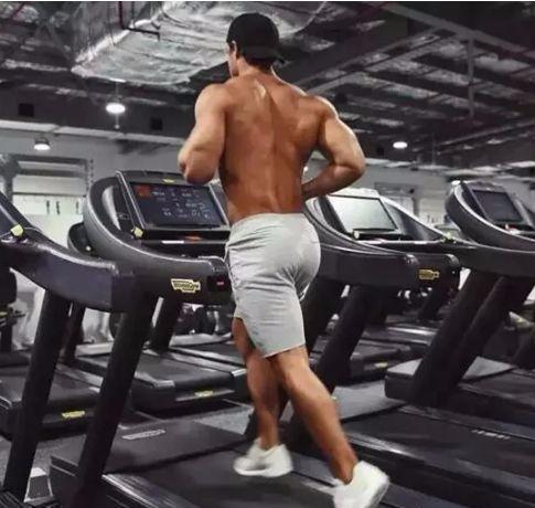 新加坡翘臀男网红,健身狂潮中的独特魅力