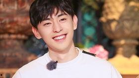 邓论吃瓜眼神,洞察社会现象的犀利眼神