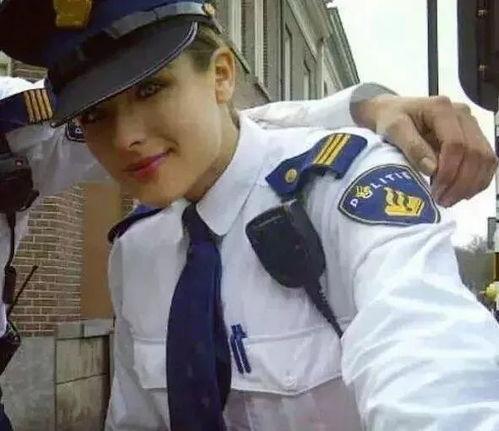 网红浅陌被警察带走,事件引发社会关注