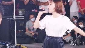 路人视角的网红狼狗,网红狼狗的日常风采